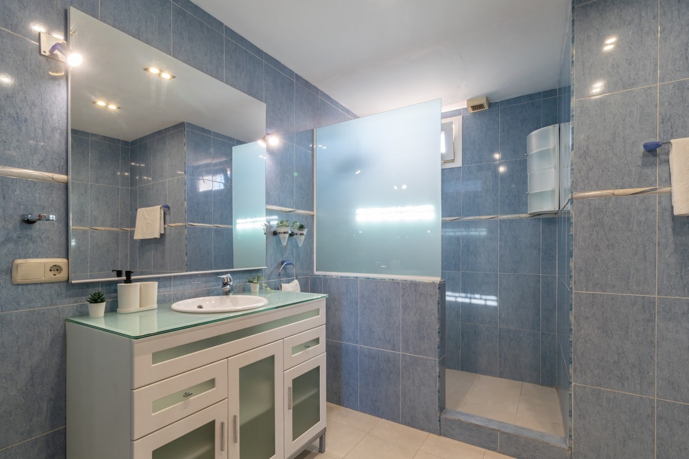 Casa Azul Sereno con piscina y jardín 57 LYX homes