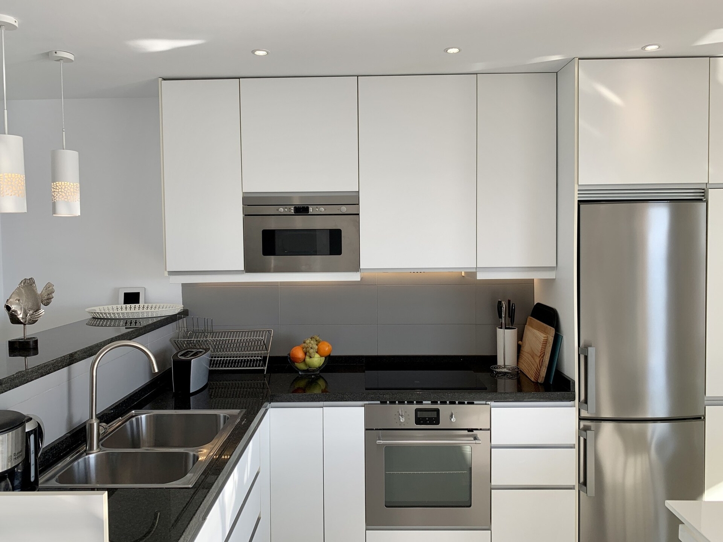 Seafront apartment with panoramic sea views 18 LYX homes