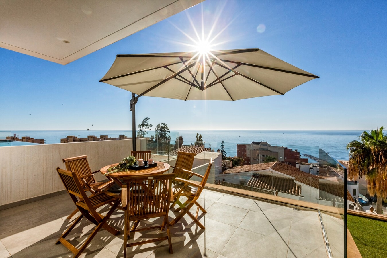 PALM BEACH B5 · Palm Beach - Family Home, Pool, Stunning Sea Views 2 LYX homes
