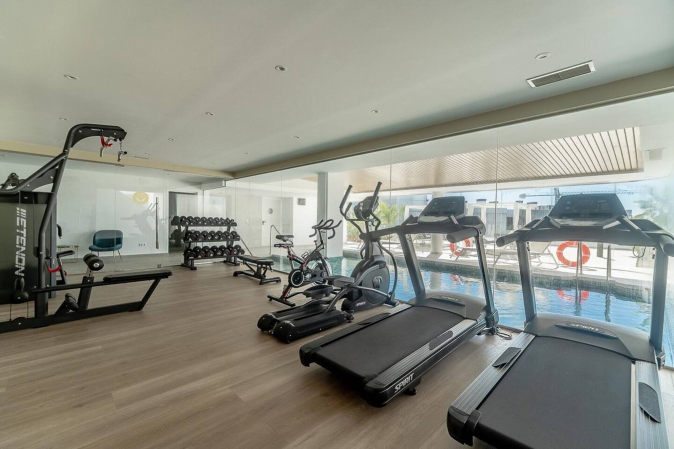 Castle View 2 - Heated pool, gym 3 LYX homes