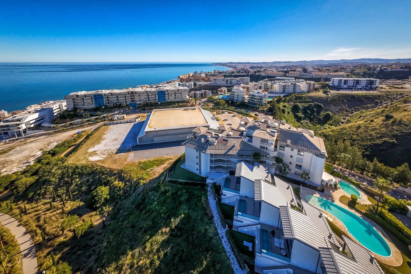 Peninsula · Peninsula / Terrace / Private parking / Pool 32 LYX homes