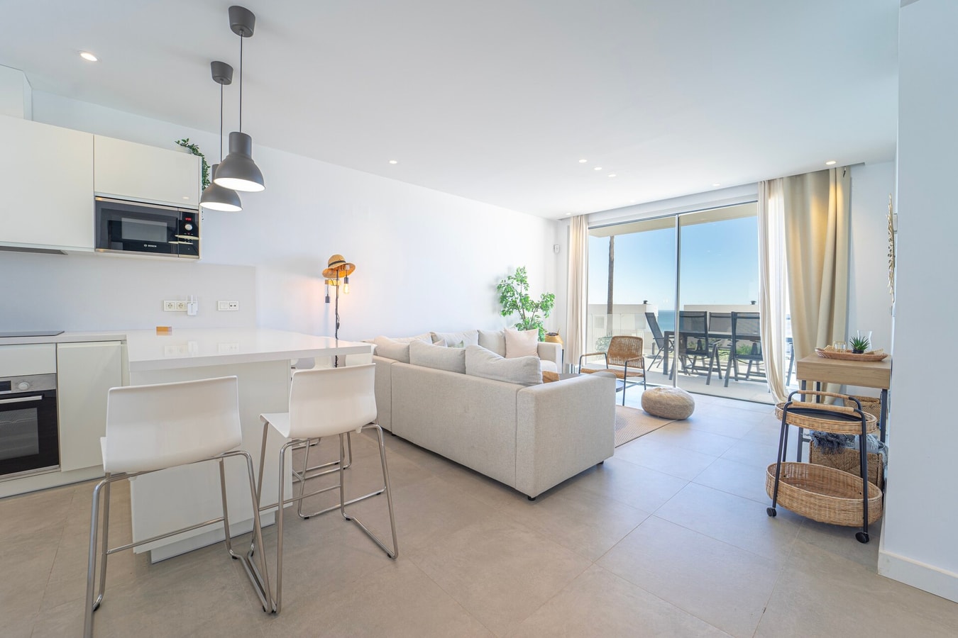 Palm Beach - Shared pool, private parking, views 32 LYX homes