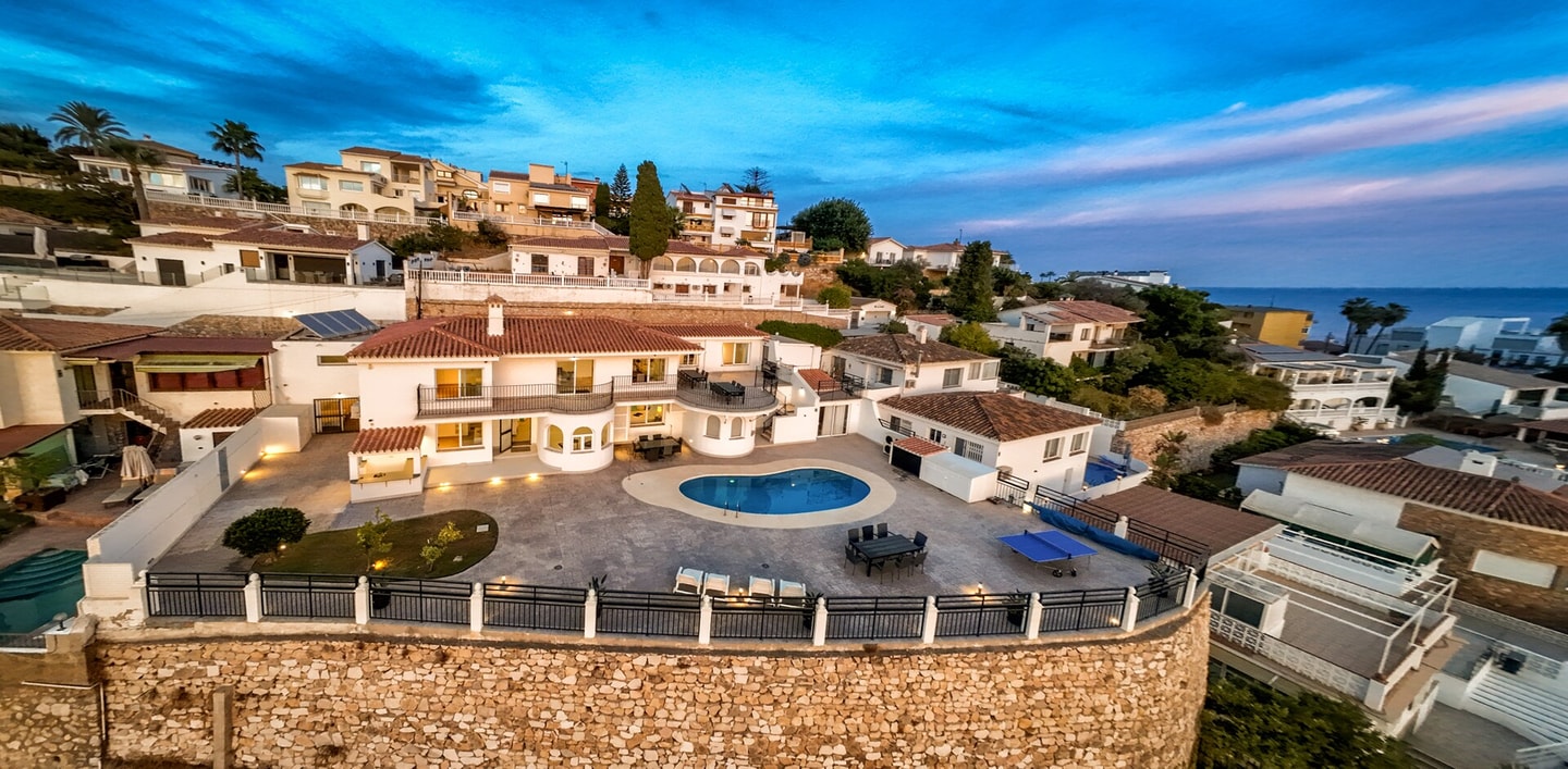 Nogali - Private heated pool-BBQ-sea view-parking 77 LYX homes