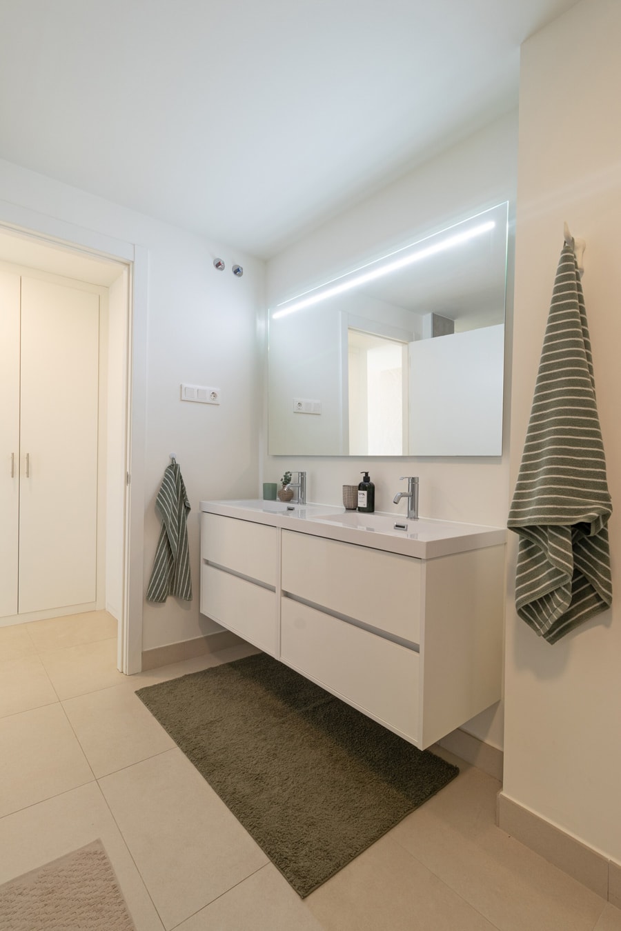 One Heights with panoramic views & shared pool 11 LYX homes