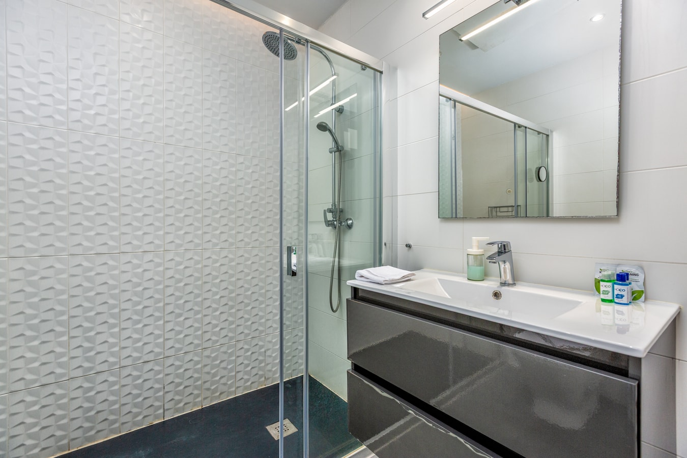 Villa Oasis | Private Pool & Jacuzzi | Sleeps 12 45 LYX homes