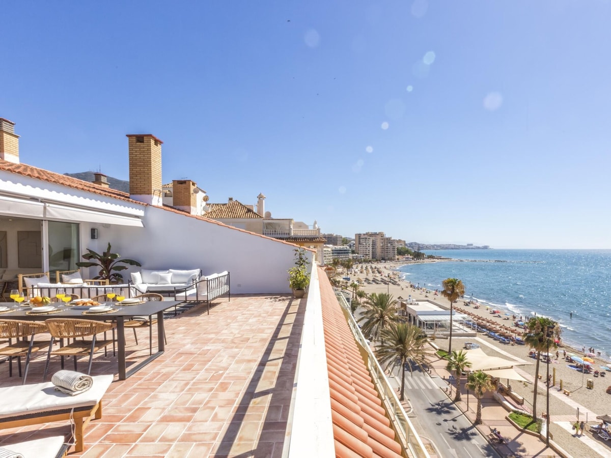 Beachfront penthouse with spectacular sea views LYX homes