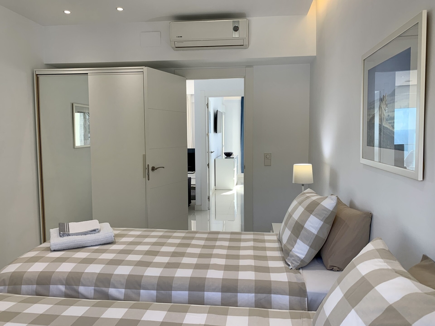 Seafront apartment with panoramic sea views 31 LYX homes