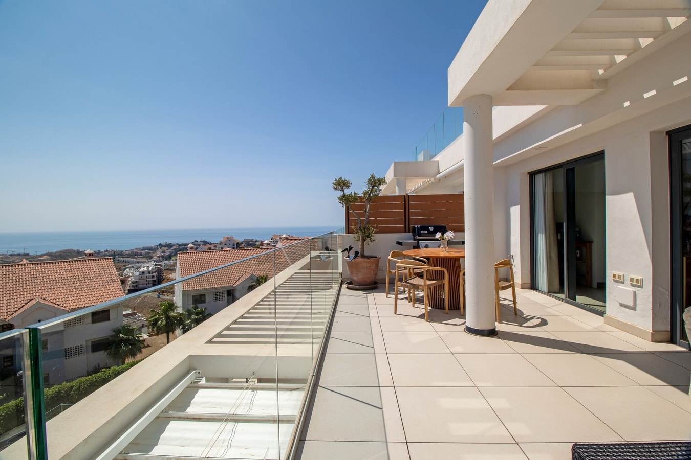 One Heights with panoramic views & shared pool 1 LYX homes