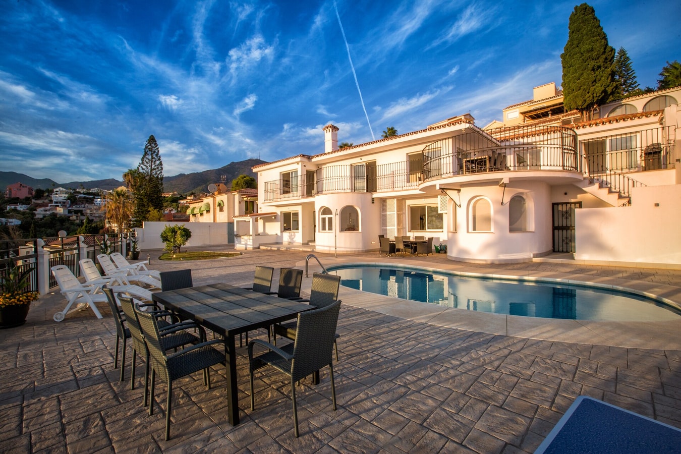 Nogali - Private heated pool-BBQ-sea view-parking 65 LYX homes