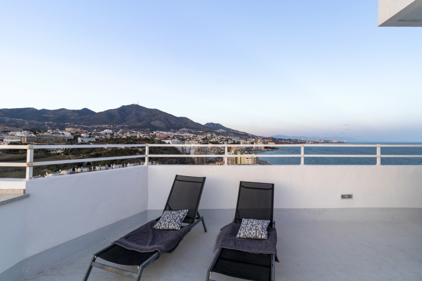 Ronda 3 frontline Penthouse in Los Boliches 6 LYX homes