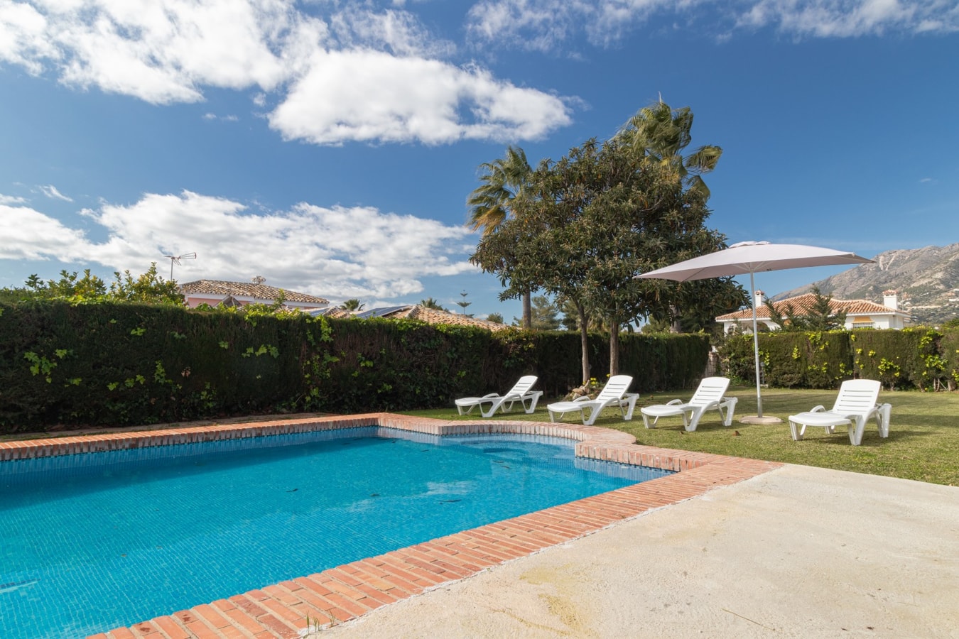 Casa Azul Sereno con piscina y jardín 13 LYX homes