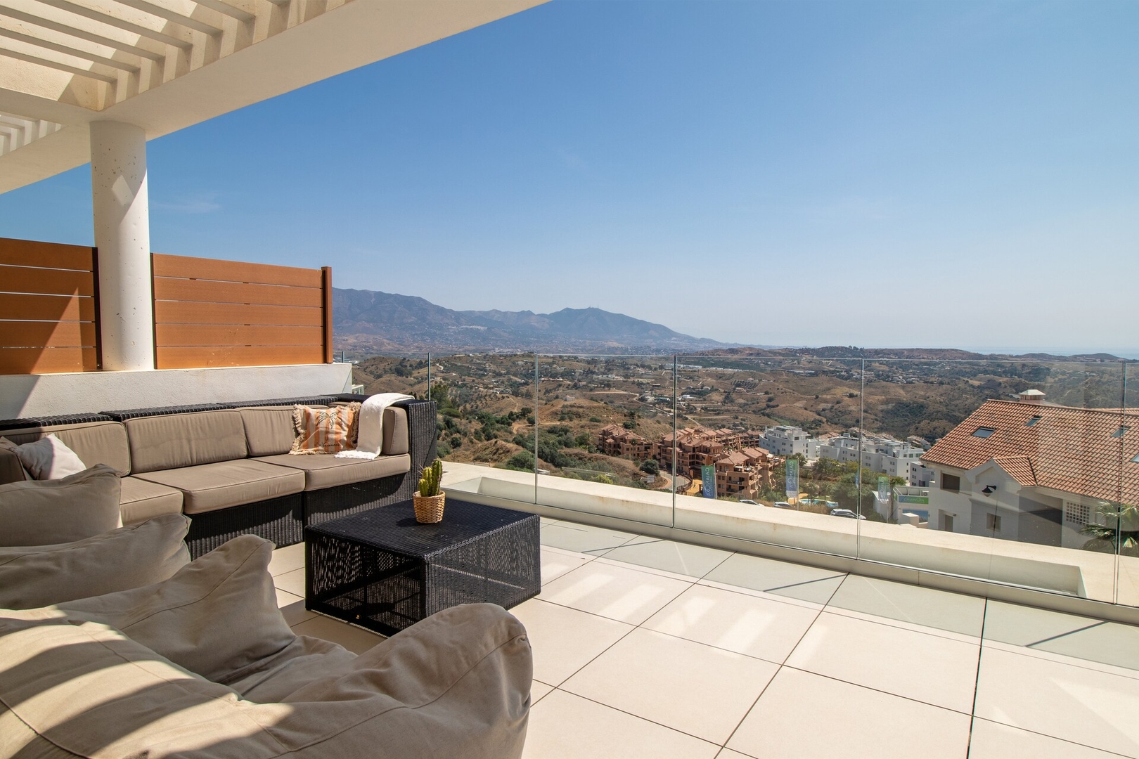 One Heights with panoramic views & shared pool 7 LYX homes