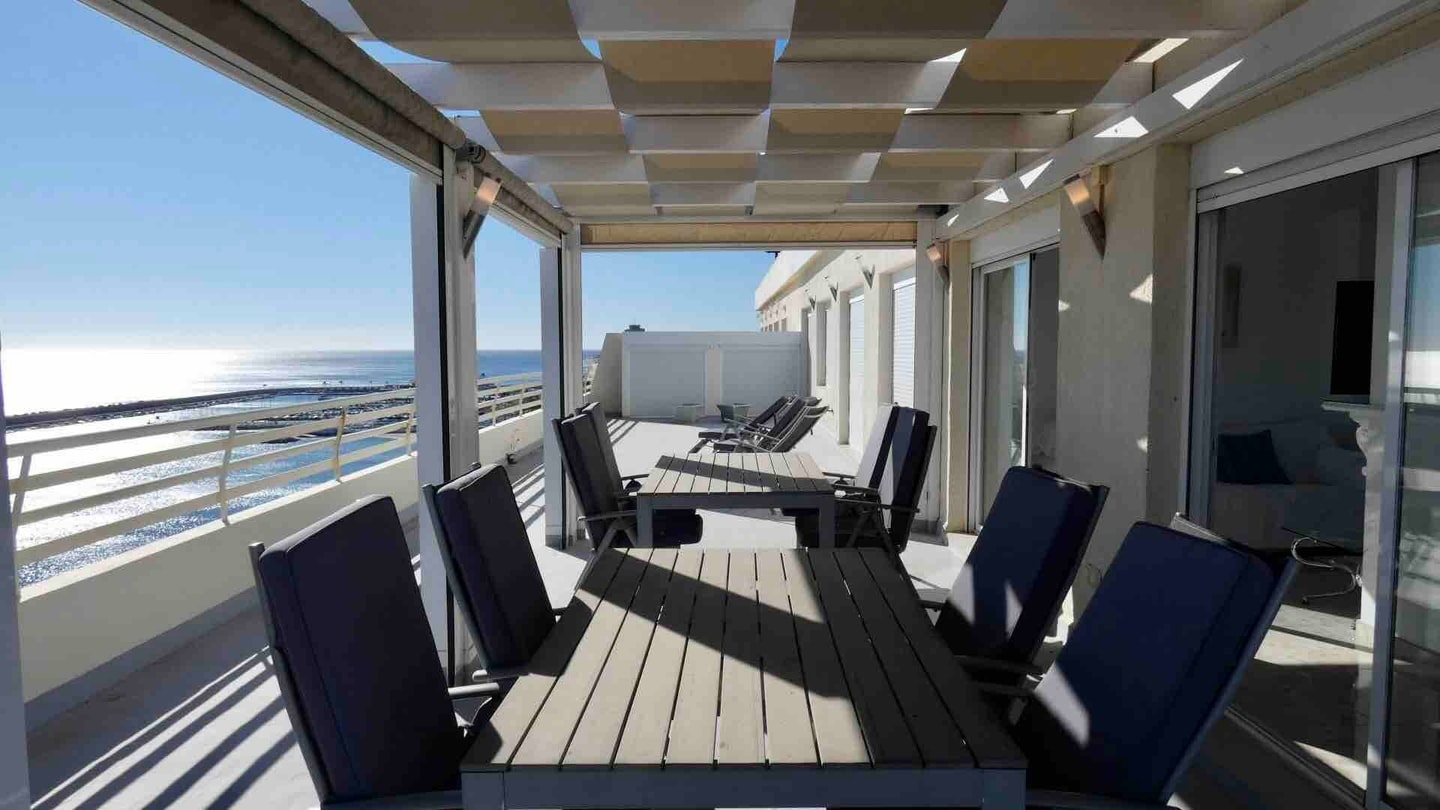 Stella - First line Penthouse with private parking 4 LYX homes