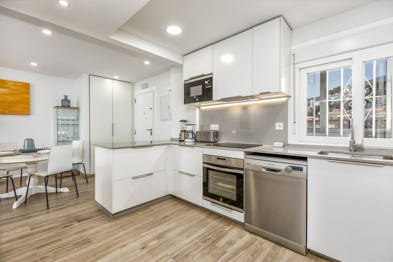 Promosol - Frontline fully renovated with terrace 30 LYX homes