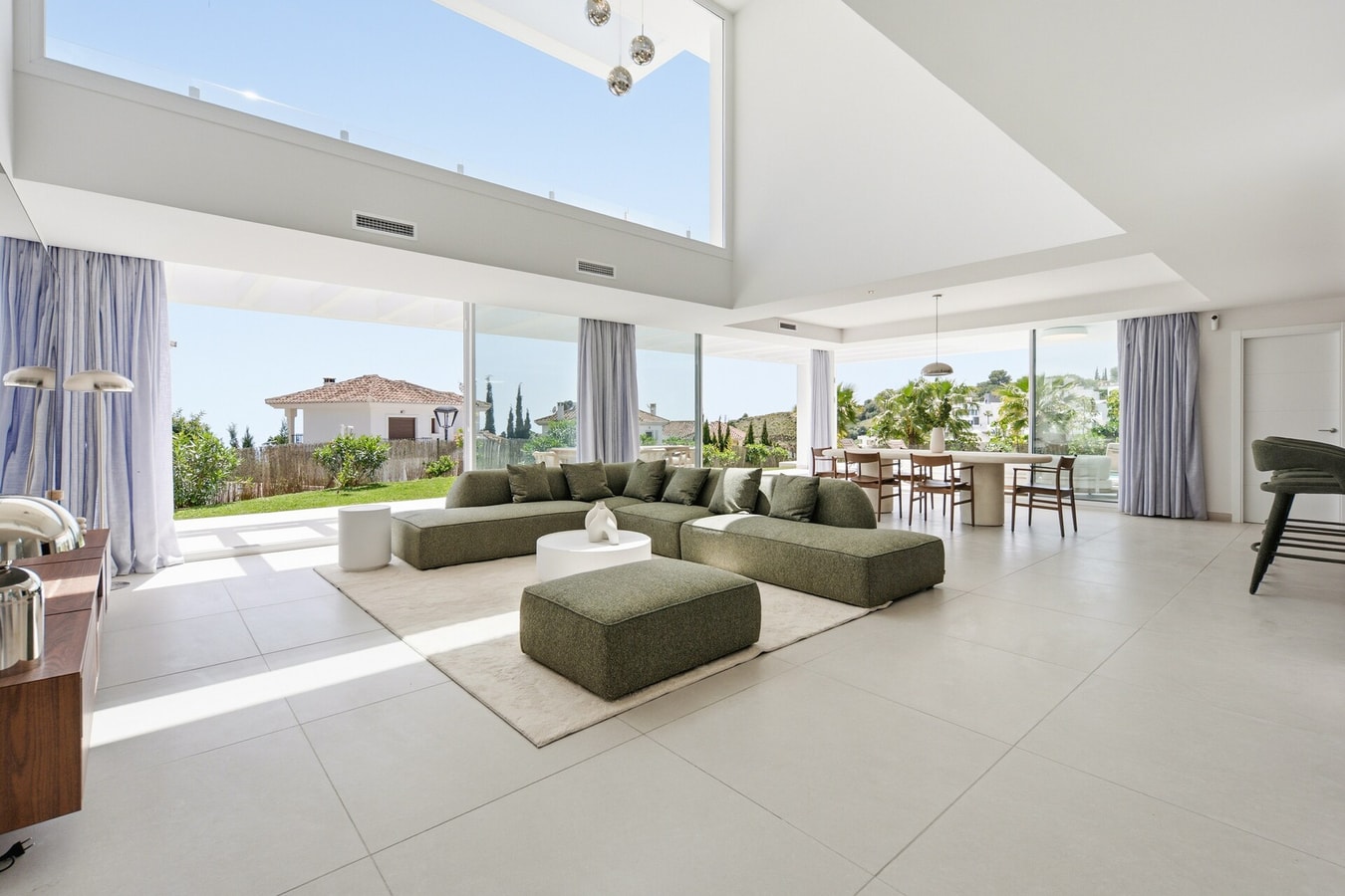 Villa Velaris | With Heated Pool, Cinema & Gym 2 LYX homes