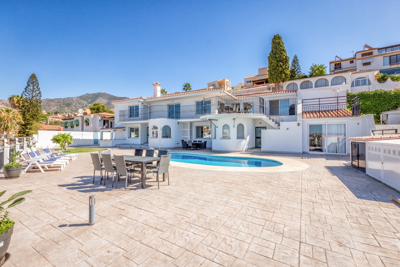 Nogali - Private heated pool-BBQ-sea view-parking 1 LYX homes