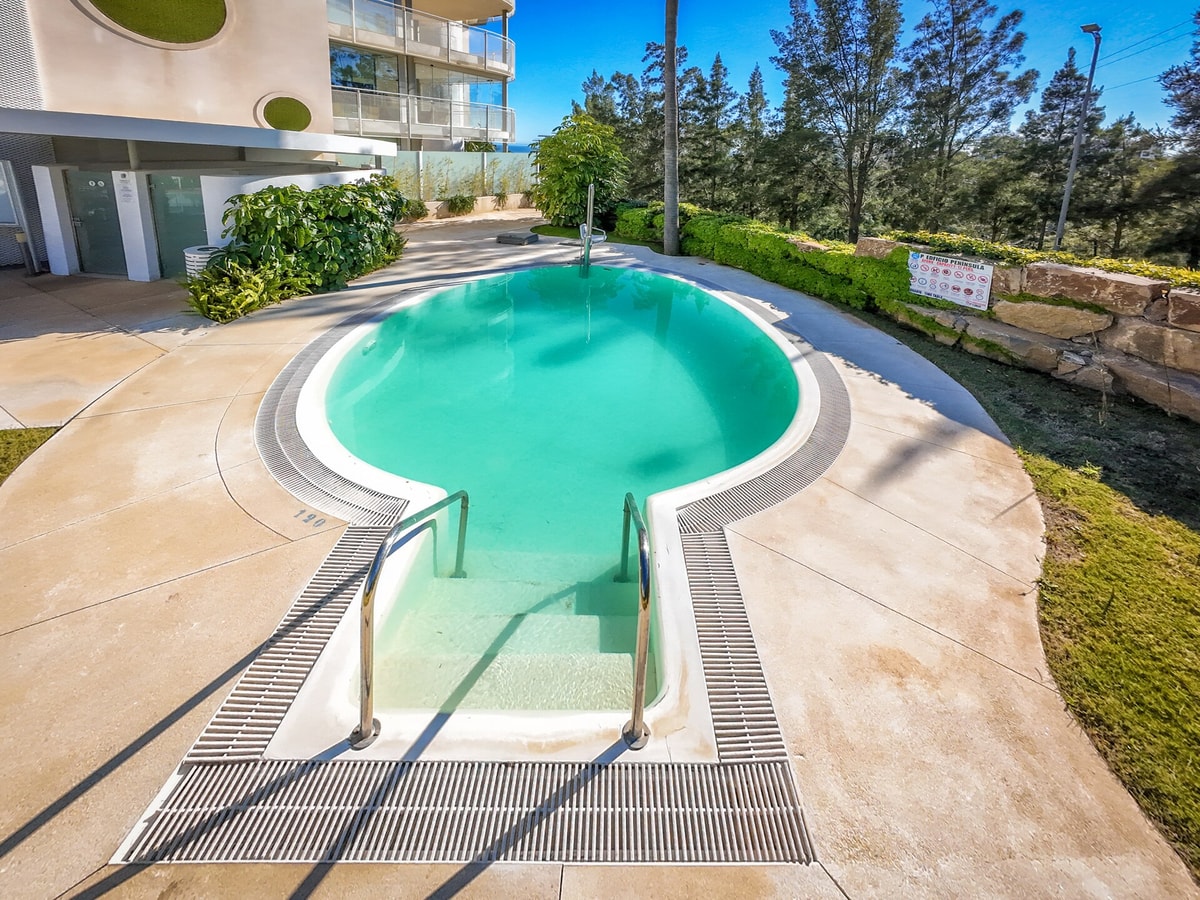 Peninsula · Peninsula / Terrace / Private parking / Pool 34 LYX homes
