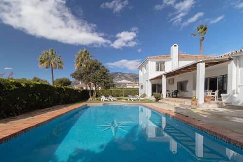 Casa Azul Sereno con piscina y jardín