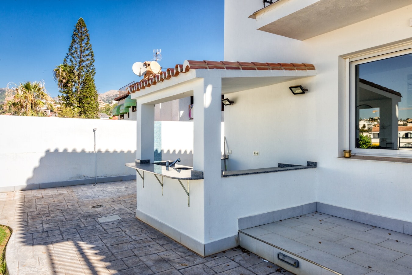 Nogali - Private heated pool-BBQ-sea view-parking 56 LYX homes