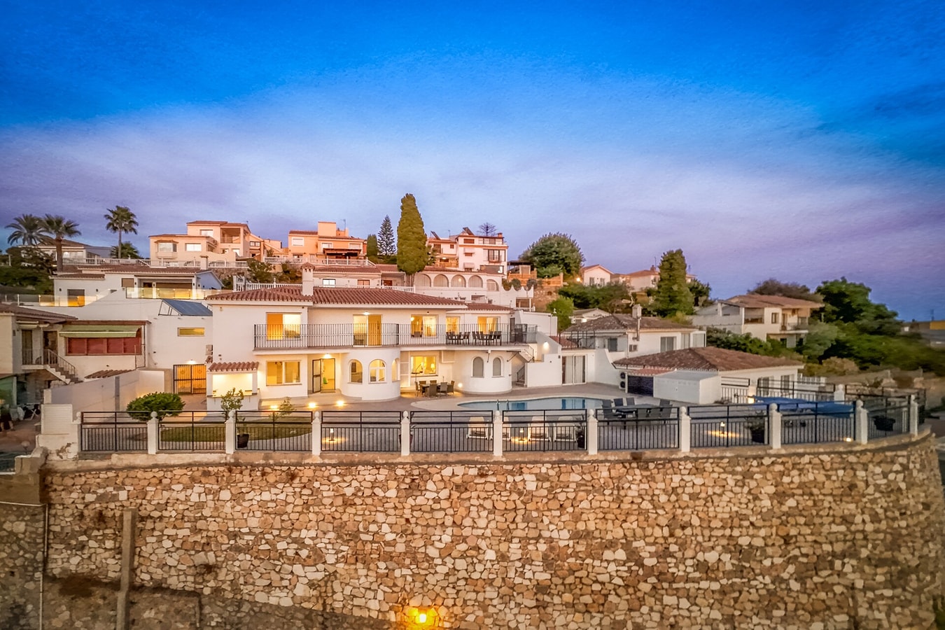 Nogali - Private heated pool-BBQ-sea view-parking 97 LYX homes