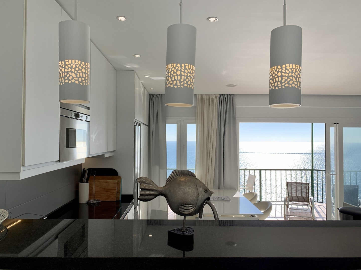 Seafront apartment with panoramic sea views 5 LYX homes