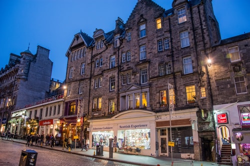 High Street at the Heart of the Royal Mile 1 Click And Rent