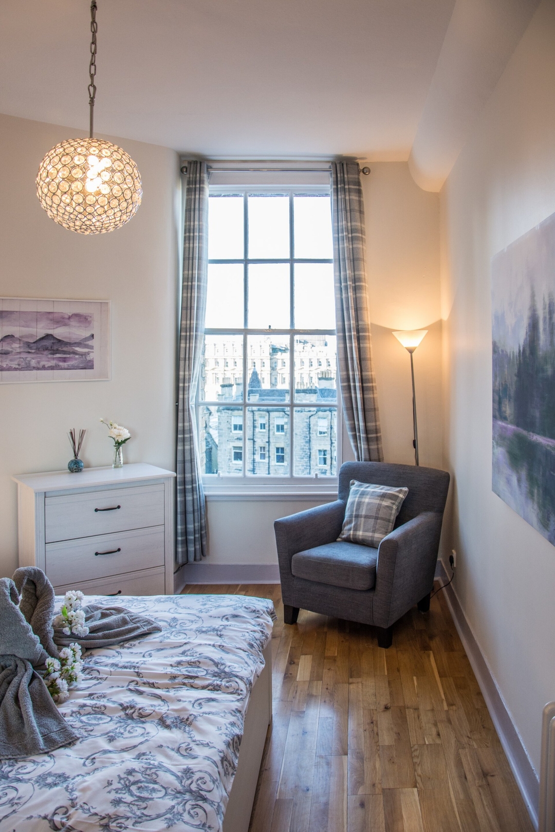 High Street at the Heart of the Royal Mile 7 Click And Rent