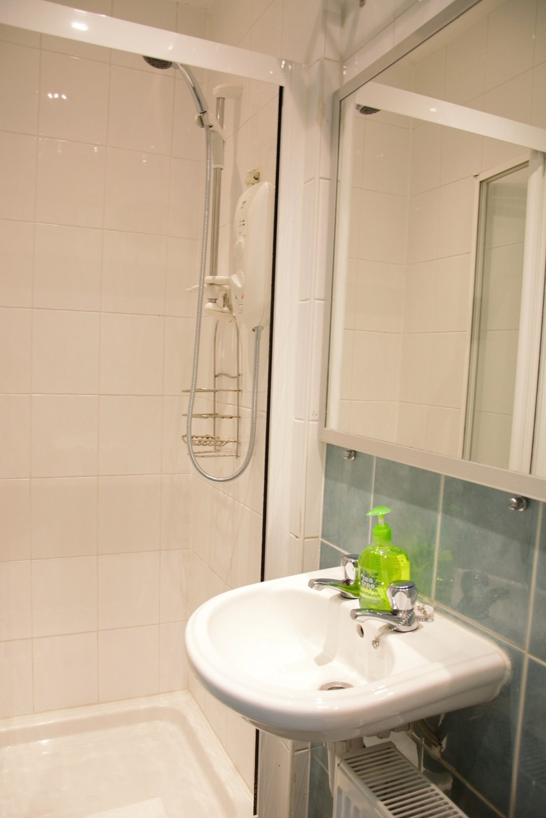 Beautiful Travelers Apartment - Salmond Place 7 Click And Rent