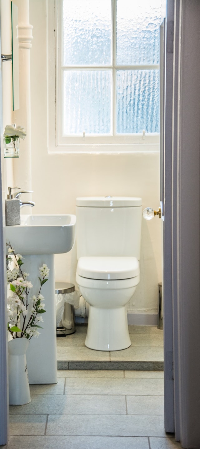 443230 - High Street at the Heart of th · High Street at the Heart of the Royal Mile 10 Click And Rent