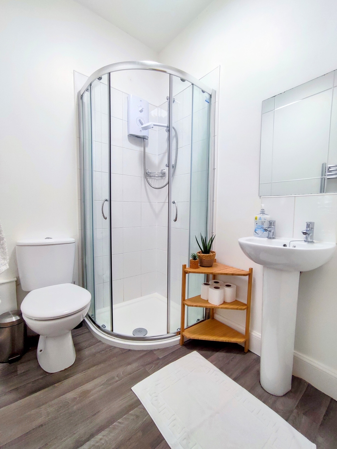 Magic of Meadows 4 Bedroom Spacious Flat 11 Click And Rent