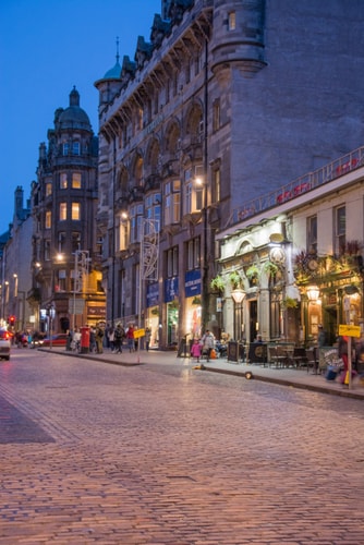 High Street at the Heart of the Royal Mile 2 Click And Rent