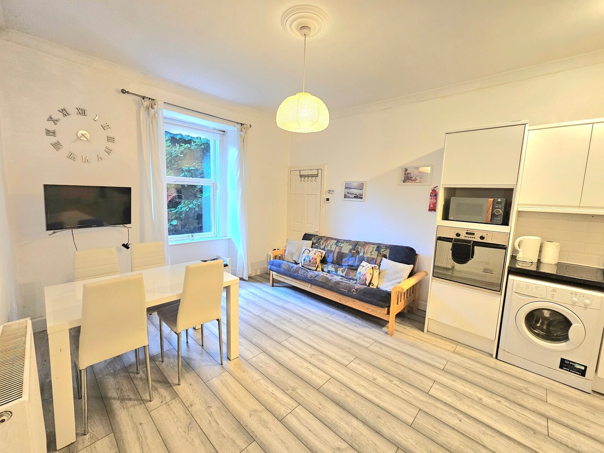 Beautiful Travelers Apartment - Salmond Place 13 Click And Rent