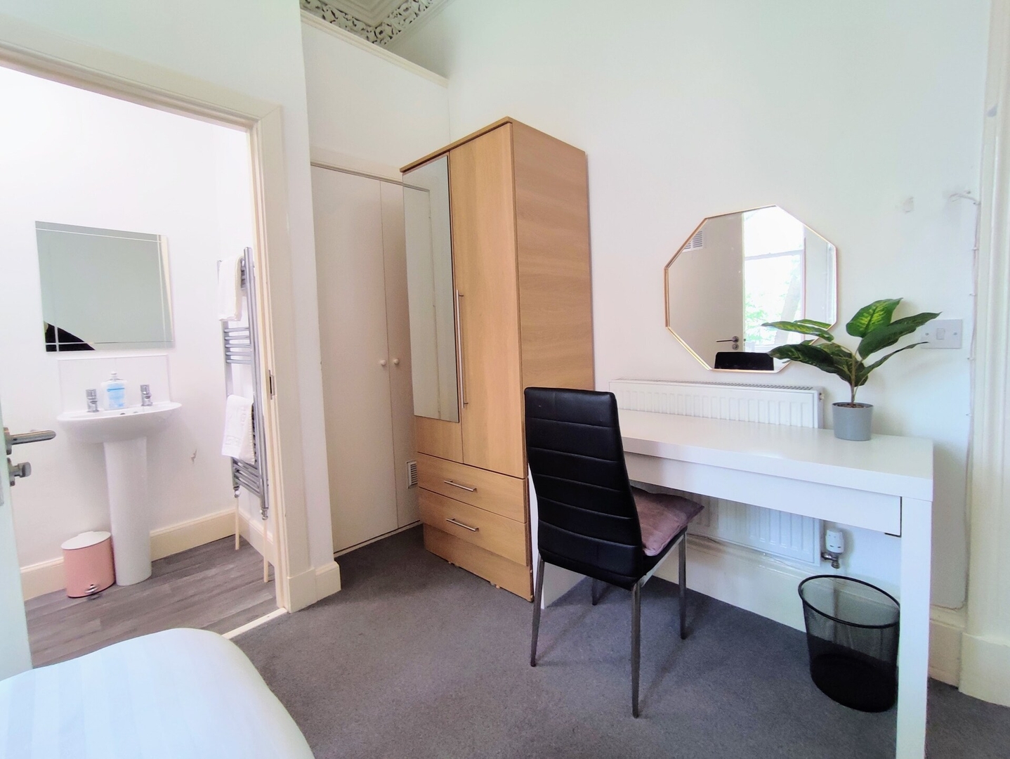 Magic of Meadows 4 Bedroom Spacious Flat 15 Click And Rent