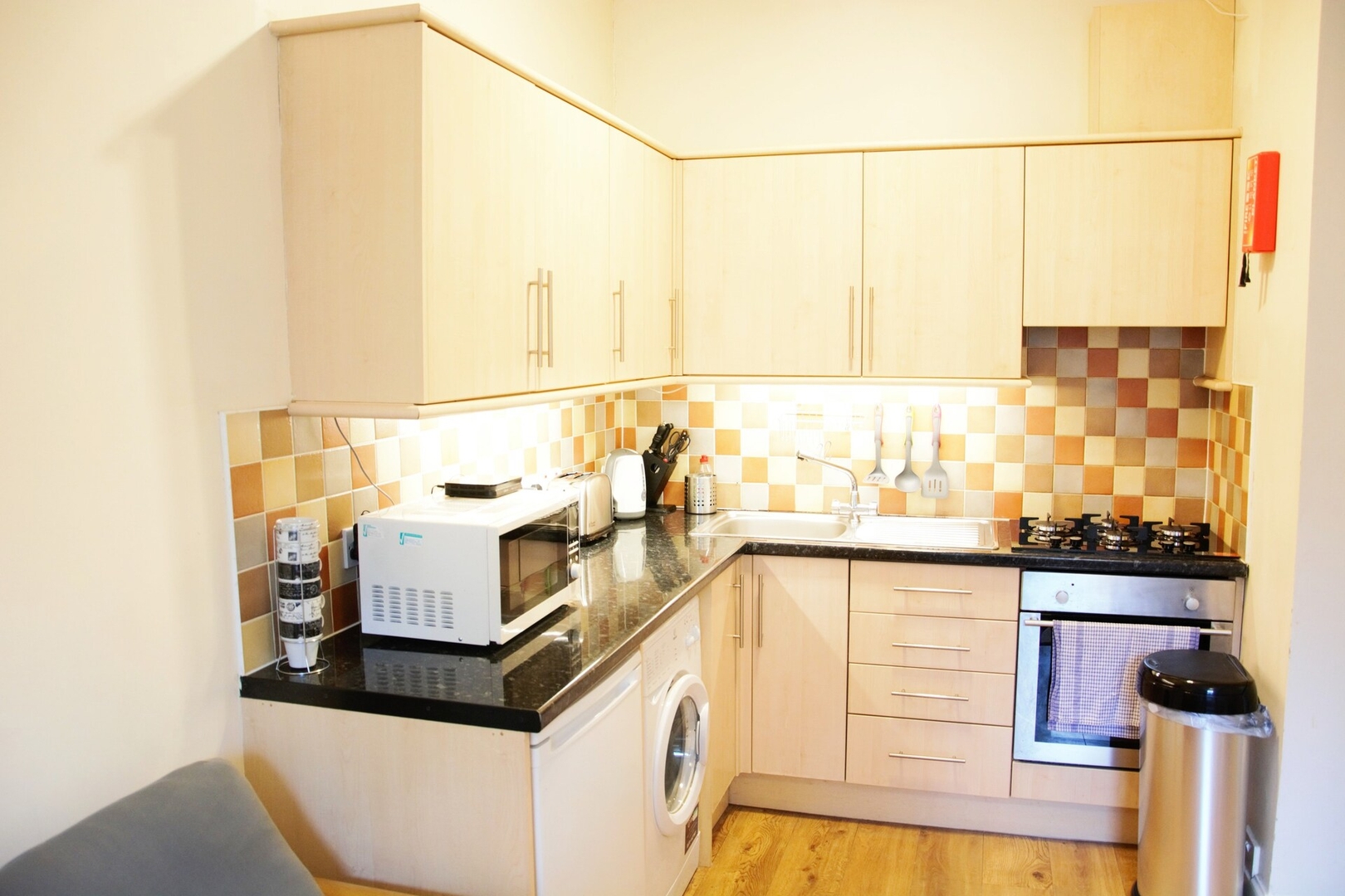 Beautiful Travelers Apartment - Salmond Place 3 Click And Rent