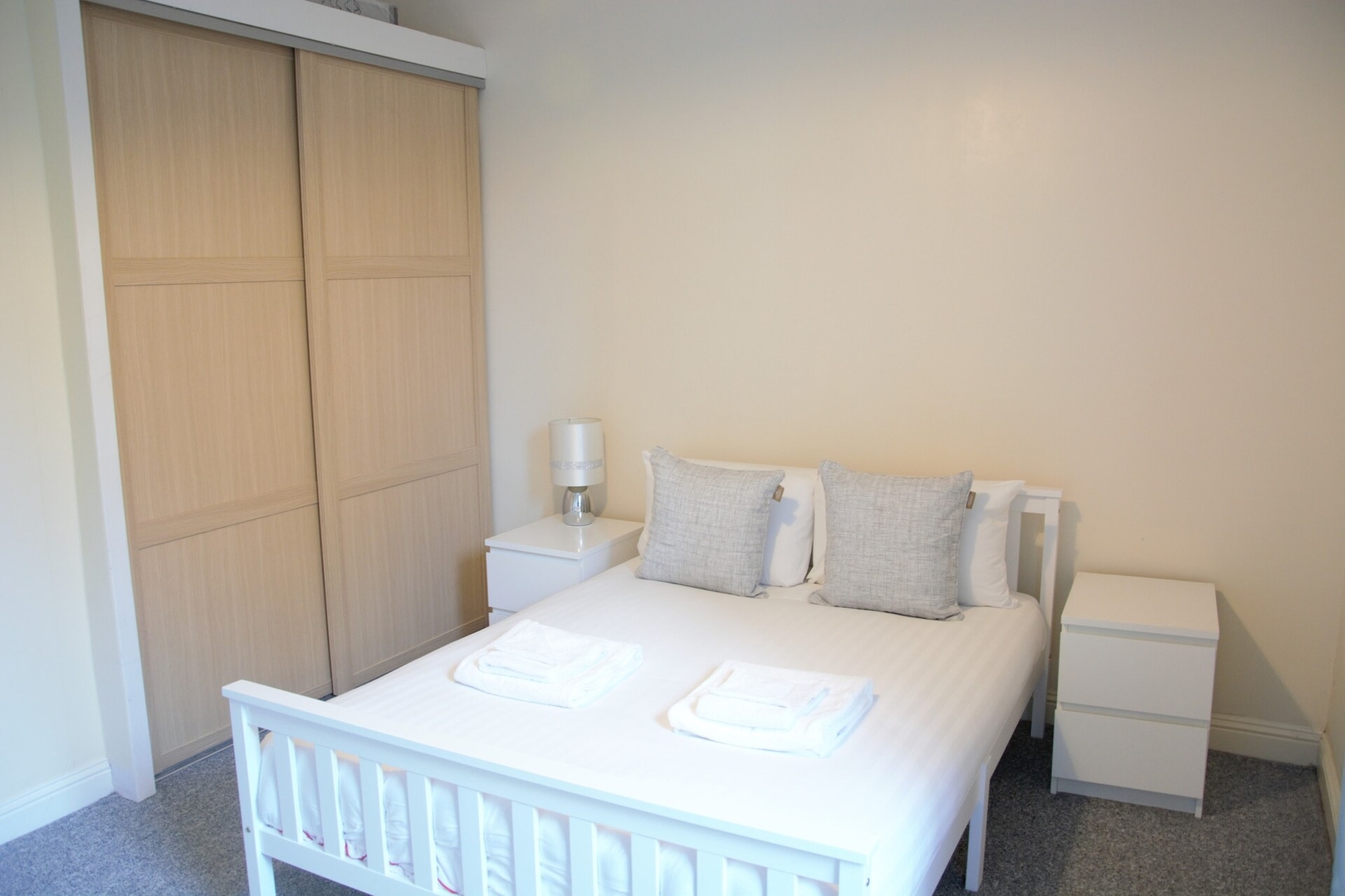 Beautiful Travelers Apartment - Salmond Place 1 Click And Rent