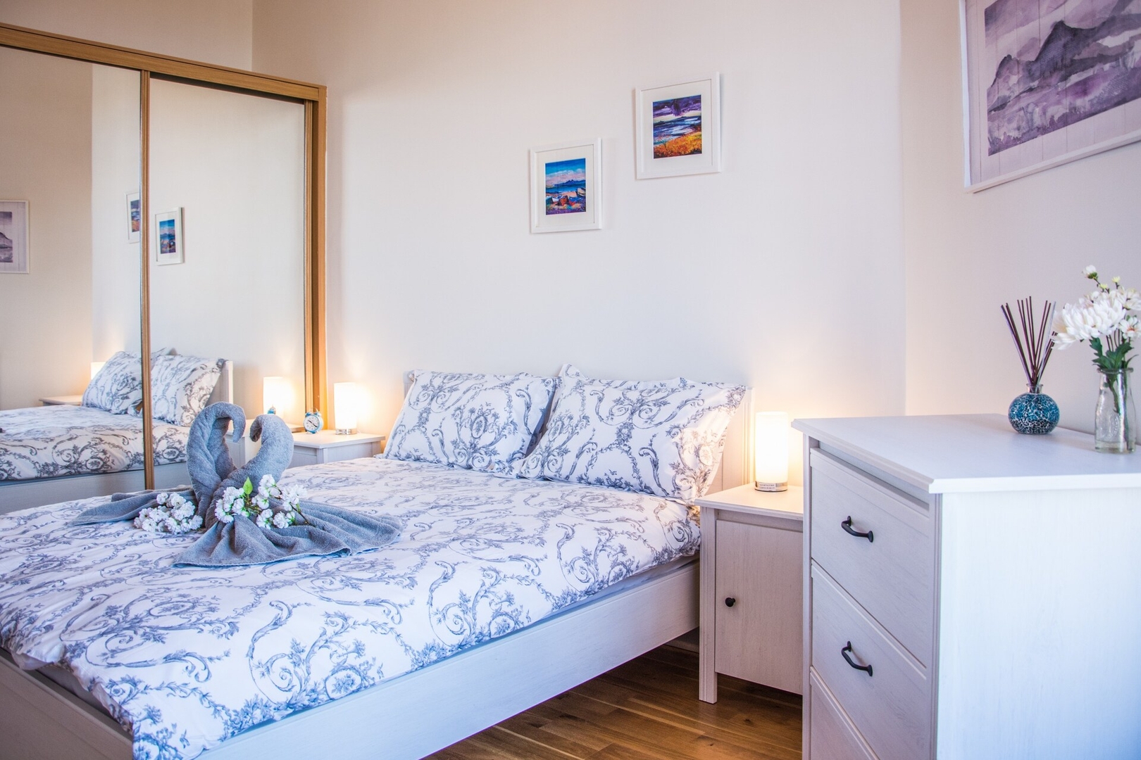 High Street at the Heart of the Royal Mile 4 Click And Rent