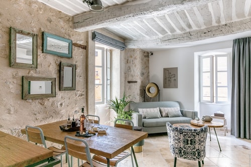 Charming and modern cozy in the heart of Valbonne