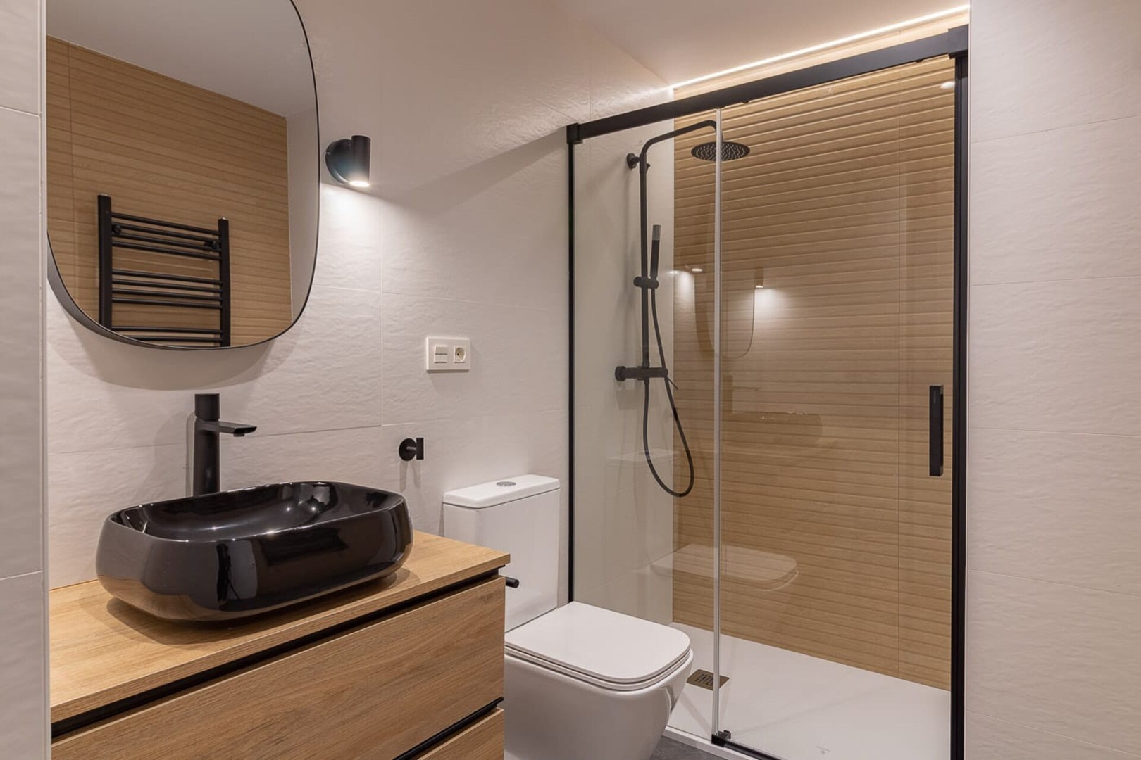 AH Room4you Oviedo by Asturias Holidays VUT3026AS 24 Asturias Holidays