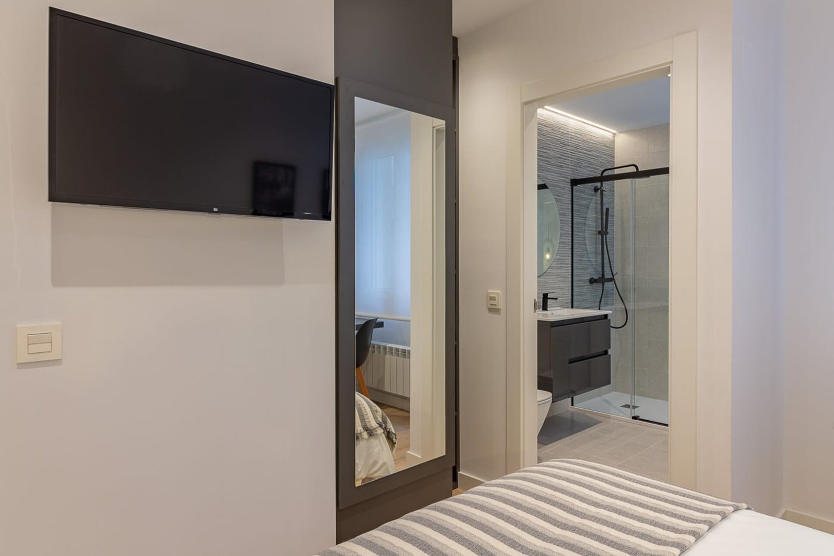 AH Room4you Oviedo by Asturias Holidays VUT3026AS 49 Asturias Holidays