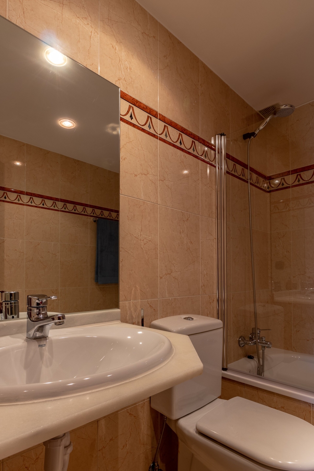 AH Delux3Rooms Campus Milán · VUT-6519-AS 39 Asturias Holidays