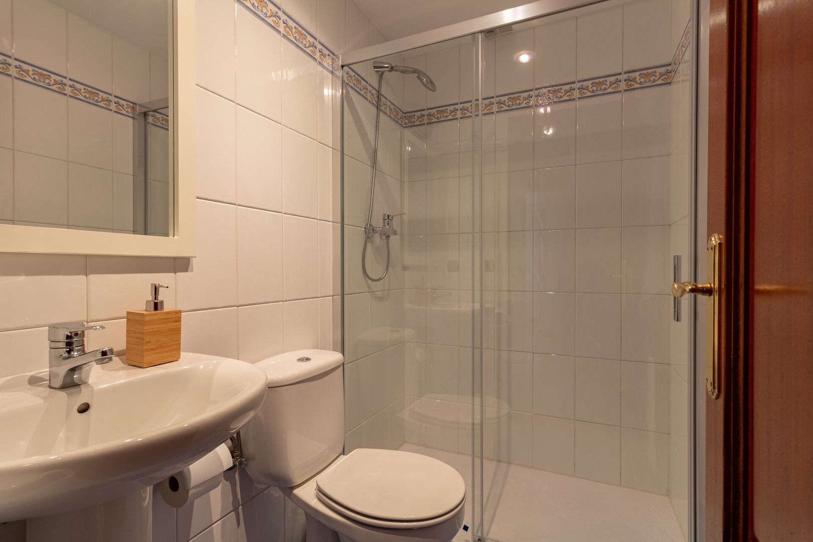 AH Delux3Rooms Campus Milán · VUT-6519-AS 28 Asturias Holidays
