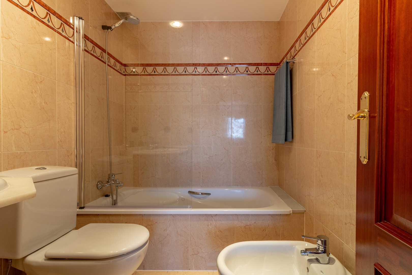 AH Delux3Rooms Campus Milán · VUT-6519-AS 40 Asturias Holidays