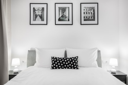 Chic Monochrome Flat FlatWhite Properties