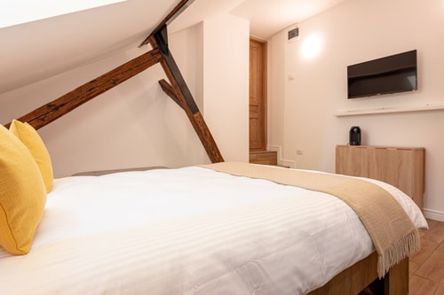 Central Park Seven, Economy Room in City Centre FlatWhite Properties