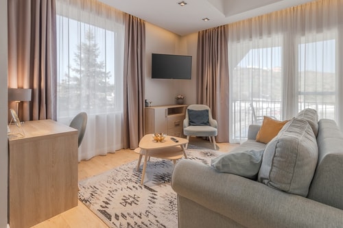 Dozsa Residence Four FlatWhite Properties