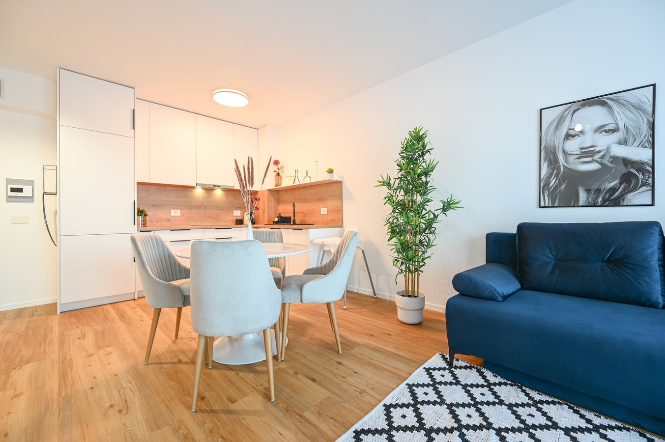 KM 801 - Kate Flat 15 FlatWhite Properties