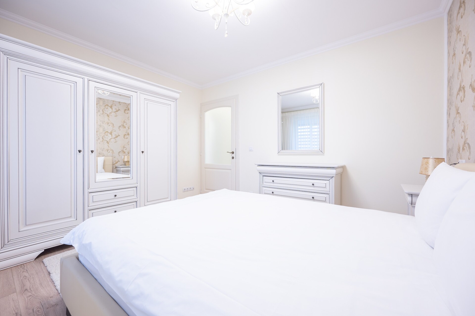 Dragos Flat 5 FlatWhite Properties