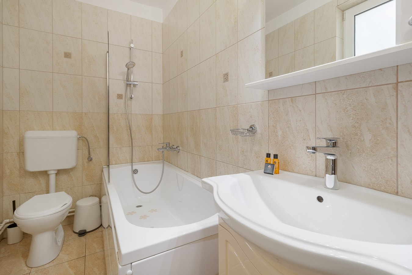 Salca Home 17 FlatWhite Properties