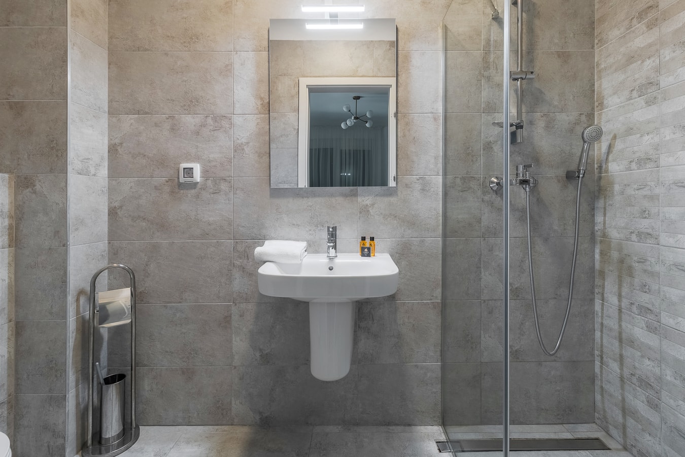 Rosewood Gold 17 FlatWhite Properties