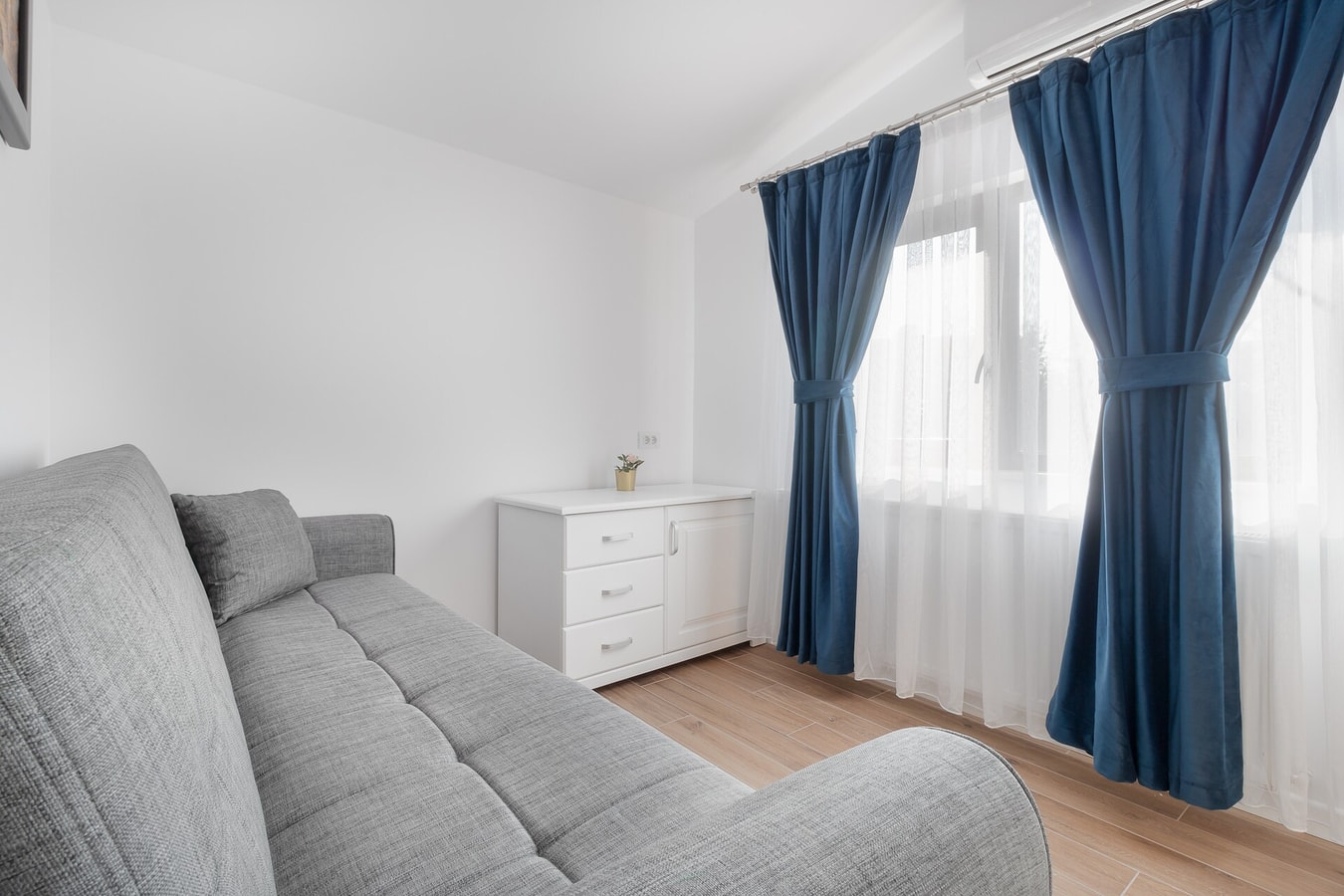 Thermalis House - 5 bedrooms 12 FlatWhite Properties